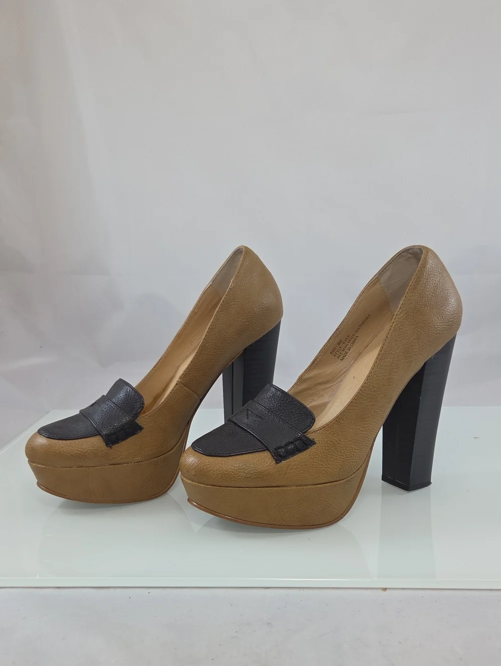 Marco Santi Platform Loafer Pumps with Black Accents Size 8